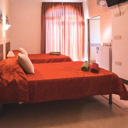 Sunset Seaview Accommodation Marsalforn Exterior photo