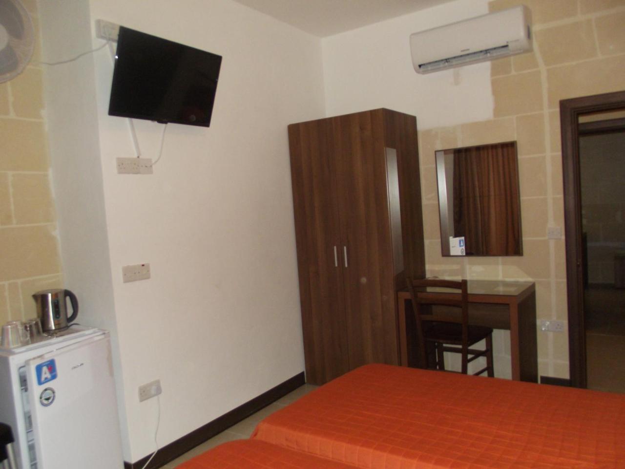 Sunset Seaview Accommodation Marsalforn Exterior photo