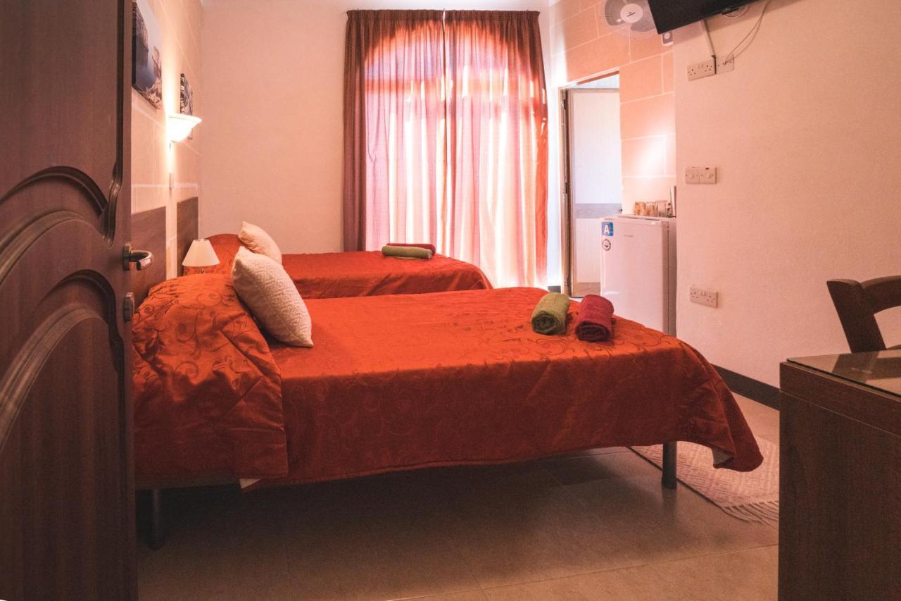 Sunset Seaview Accommodation Marsalforn Exterior photo